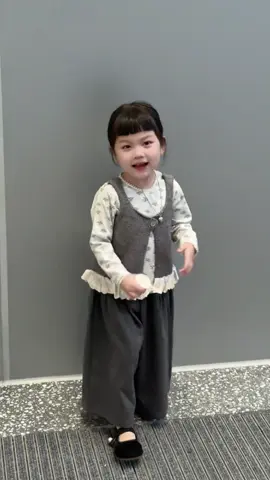 Bộ quần áo 3 chi tiết bé gái#thinhhanhxuhuong #mevaembe❤️❤️❤️ #boquanaobegai #babygirrl💜 #quanaotreemcaocap 