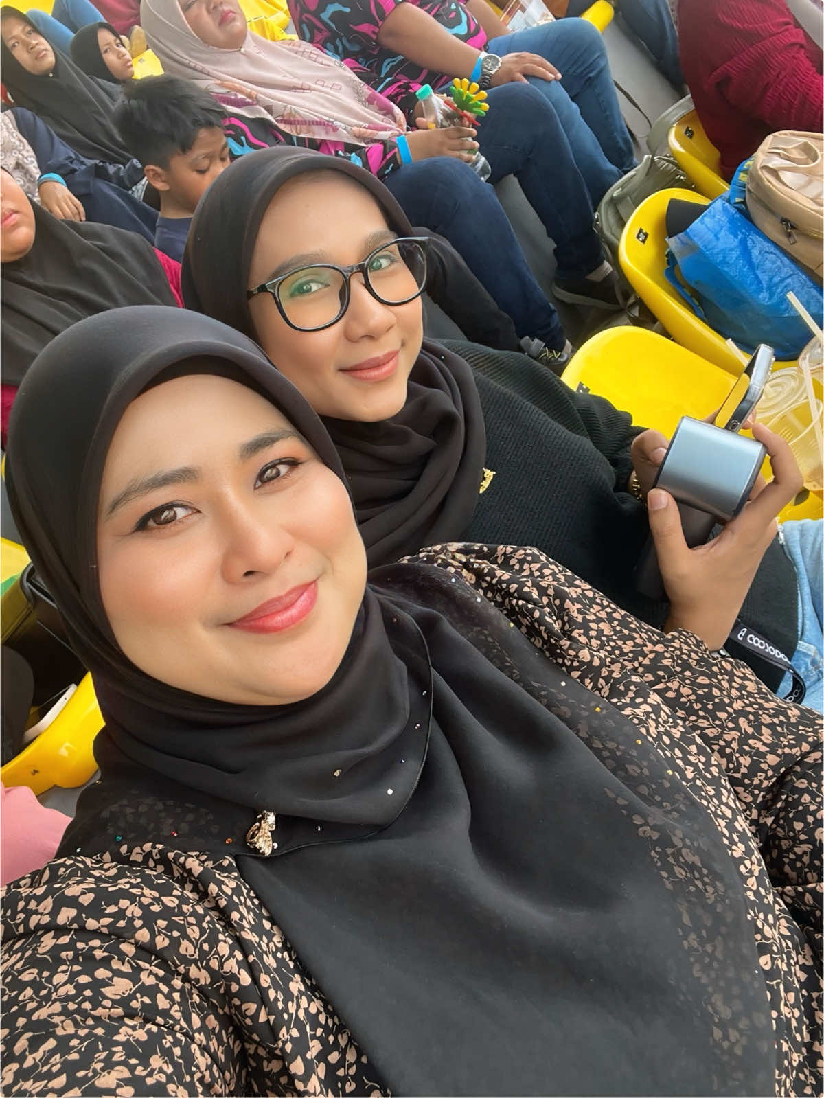 di hidup ini terKadang perlu juGa JatuH, aGar kIta taU siApa yang mEngulurKan tAngAn dan SiaPa yg berTepuk taNgan. @Rai Ramli #fypシ゚viral🖤tiktok #bahagiakandirimubestie 