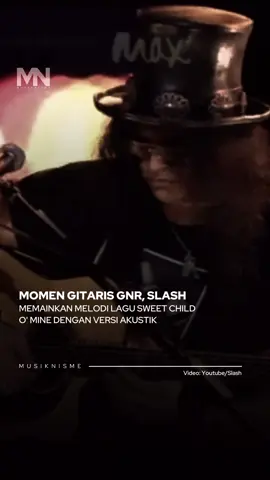 Di luar kebiasaannya tampil dengan dentuman distorsi khas Guns N’ Roses, Slash pernah menunjukkan sisi lain dari dirinya. Dalam acara MAX Sessions yang digelar di Seymour Centre, Sydney, pada 15 Agustus 2010, ia tampil bersama Myles Kennedy dari Alter Bridge dalam format akustik, dan hasilnya begitu mengagumkan. Salah satu momen paling berkesan malam itu adalah ketika mereka memainkan “Sweet Child O’ Mine” dalam versi akustik penuh perasaan. Melodi ikonik dari Slash yang biasanya terdengar keras dan tajam, berubah jadi lembut dan intim, sementara vokal Myles Kennedy memberikan nuansa baru yang emosional dan menyentuh. Pertunjukan ini hanya dihadiri sekitar 300 penonton, namun terasa seperti momen pribadi antara Slash dan para penggemarnya. Selain “Sweet Child O’ Mine,” mereka juga membawakan beberapa lagu lain seperti Starlight, By The Sword, dan Fall To Pieces, lalu menutup set dengan Civil War. Penampilan ini kemudian disiarkan pada 16 Oktober 2010 melalui Foxtel MAX di Australia, dan hingga kini masih dianggap sebagai salah satu versi akustik terbaik yang pernah dibawakan Slash. Gimana menurut kalian? #musiknisme #90s #sweetchildomine #slash #gunsnroses 