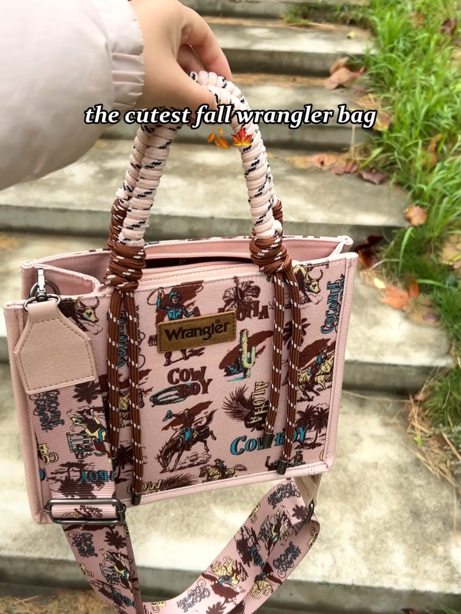 She’s bold, boujee, and built to turn heads—Wrangler did that#halloween2025 #Crazythursdaylive #westerncowgirl #wrangler #westernpurse