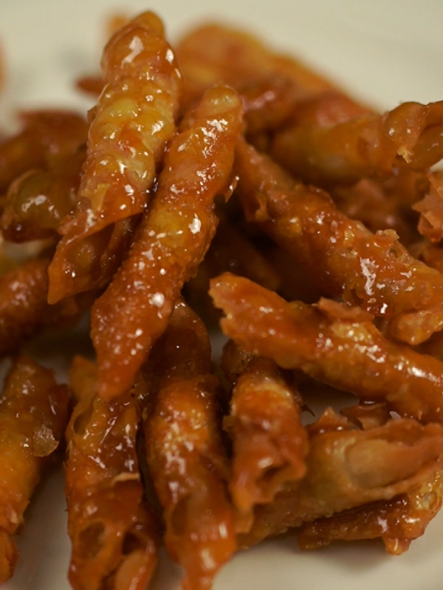 Membalas @armand_putra1  KACANG SEMBUNYI RESEP : •Kacang tanah •Kulit Pangsit •Minyak Goreng •2 Sdm gula pasir / sekali goreng Bahan perekat •1 Sdm Tepung terigu •Air secukupnya #masak #kacangsembunyi #kacang #fyp  #makanankhasbugis 