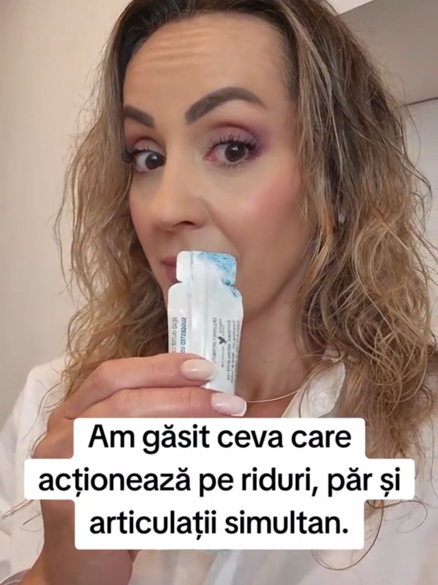 Când apar primele riduri, părul începe să cadă sau articulațiile dau semne că obosesc… nu e despre vârstă, e despre lipsurile din interior. Asta am realizat și eu când am început să mă confrunt cu toate trei în același timp. Am ales acest colagen marin pentru că e singurul care acționează simultan pe piele, păr și oase – și am văzut diferența în câteva săptămâni: ✔ ridurile s-au estompat ✔ părul nu mai cade și se regenerează ✔ articulațiile sunt mai mobile și fără disconfort Nu are zahăr, nu are chimicale și îl beau direct din plic – simplu și plăcut. Dacă simți că corpul îți cere ajutor, asta poate fi soluția de care aveai nevoie. Scrie-mi în privat și îți spun exact cum îl folosesc. #colagen #riduri #cadereaparului #regenerarecelulara #dureriarticulare 
