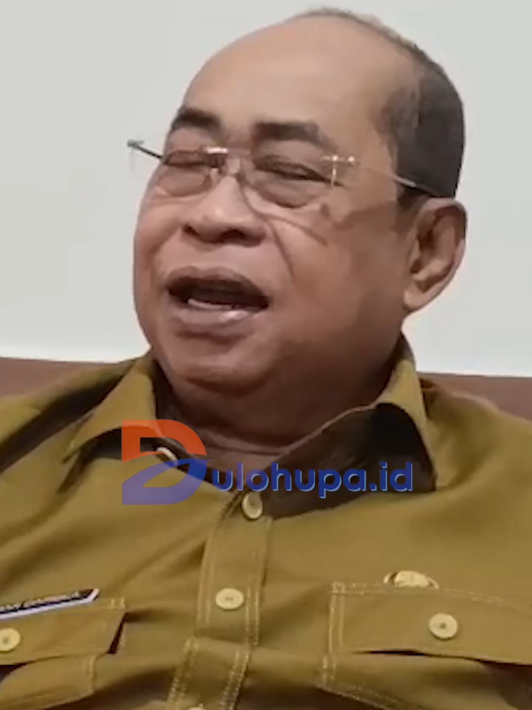 Wali Kota Gorontalo Adhan Dambea, Kritik Ahli Hukum di Universitas Negeri Gorontalo (UNG), Berkomentar Soal Trotoar Hanya Karena ada Kepentingan Orang Lain.