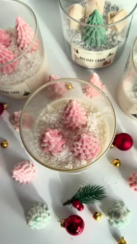 Is dit de nieuwe bestseller van het kerstseizoen?🫣😍 Jongens ik heb zoveel bestellingen ontvangen, dit is te gek voor woorden!😭😭 Enorm dankbaar, zooo blij!!♥️ Ik zal zo even een story posten, want het chaaaaos afgelopen week😅 Hebben jullie deze pareltje al besteld? Welke kaars vinden jullie het leukst uit de collectie🥰 #fyp #voorjoupagina #candlemaker #christmascandles #kerst 