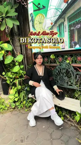 lagi di solo wajib berkunjung ke Kampung batik Kauman  lokasi : 📍JL. K.H Hasyim No.1 Kauman pasar kliwon surakarta tempat ini menyajikan seni batik, juga menawarkan keindahan dan keunikan yg  jarang ditemui ditempat lain,  kalau kesini kamu bisa merasakan suasana sejarah, tapi tetap bisa berinteraksi dg realita saat ini. apalagi nginepnga di Hotel yg cocok buat short trip di Kota solo hotel aestethic ada kolam renang nya dg harga yang sangat affordable!  🏨: Menara One RedDoorz //(search di apk RedDoorz : RedDoorz Apartment Near Exit Toll Colomadu) kamu bisa booking lewat RedDoorz jangan lupa masukan Kode promo “YUKNGINEP” buat tambahan promo diskon !! Buka semua pintu Bareng RedDoorz nikmati short trip dan stay di Hotel lebih Hemat🩷✅ #RedTravelers #BukaSemuaPintu #RedDoorz 