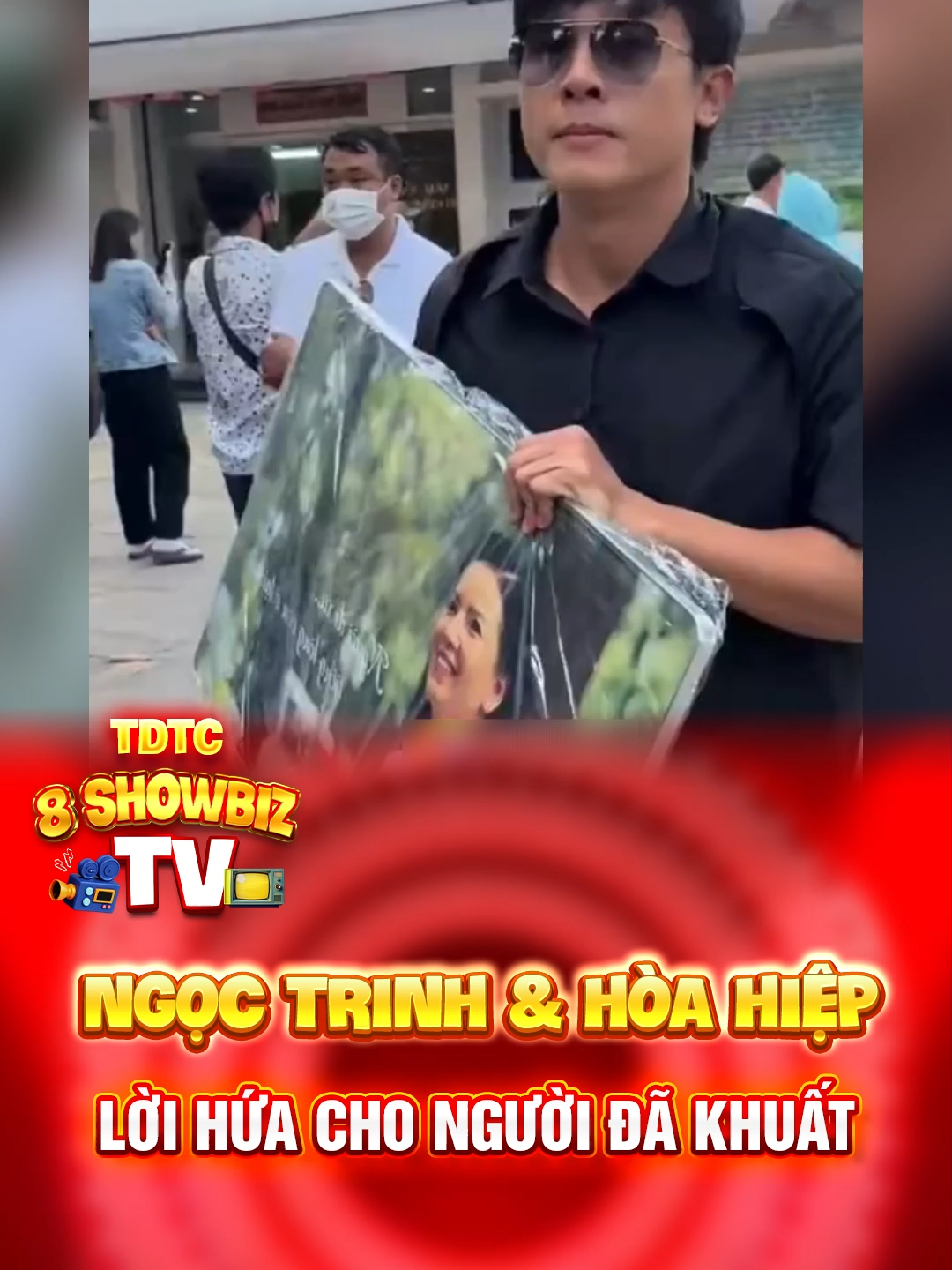 Tin showbiz mới | Hòa Hiệp bật khóc 49 ngày NS Ngọc Trinh | Lời hứa gửi người đã khuất #ngoctrinh  #showbiz #tinshowbizmoi #tinshowbizmoinhat #hoahiep #nguoinghethuats #nguoituhau #nghethuattamhon #showbizviet #nghethuatvietnam #tuongniem #phimvietnam #muingogai