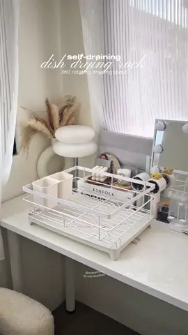 this self-draining dish drying rack >>> no more icky water pooling underneath 🫧🍽️ #dishrack #dryingrack #homeimprovement #kitchenware #fyp 