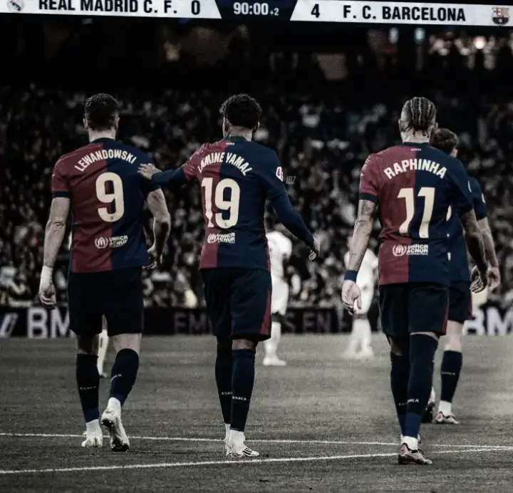 الحياة تمر مثل قطار سريع، لا تنتظر أحدًا ولا تعود أبدًا. لم نتقدم للأمام، ومرت ذكرياتنا دون أن ندرك جمالها. عشنا كل لحظة ببراءة، نلاحق أحلامنا، نضحك من أعماق قلوبنا، بعيدًا عن هموم الغد. #lamineyamal #raphinha #lewandowski #Barcelona #fyp 