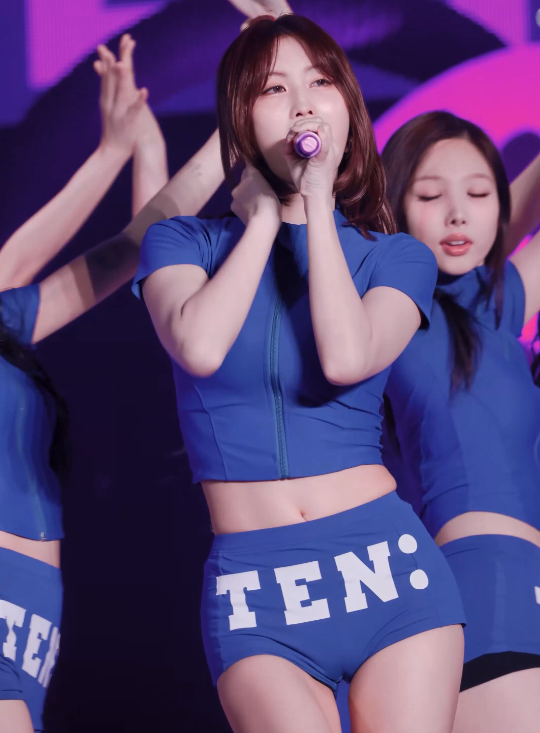 oh damn momorin #momo #모모 #트와이스 #twice_10th_anniversary #fanmeeting 