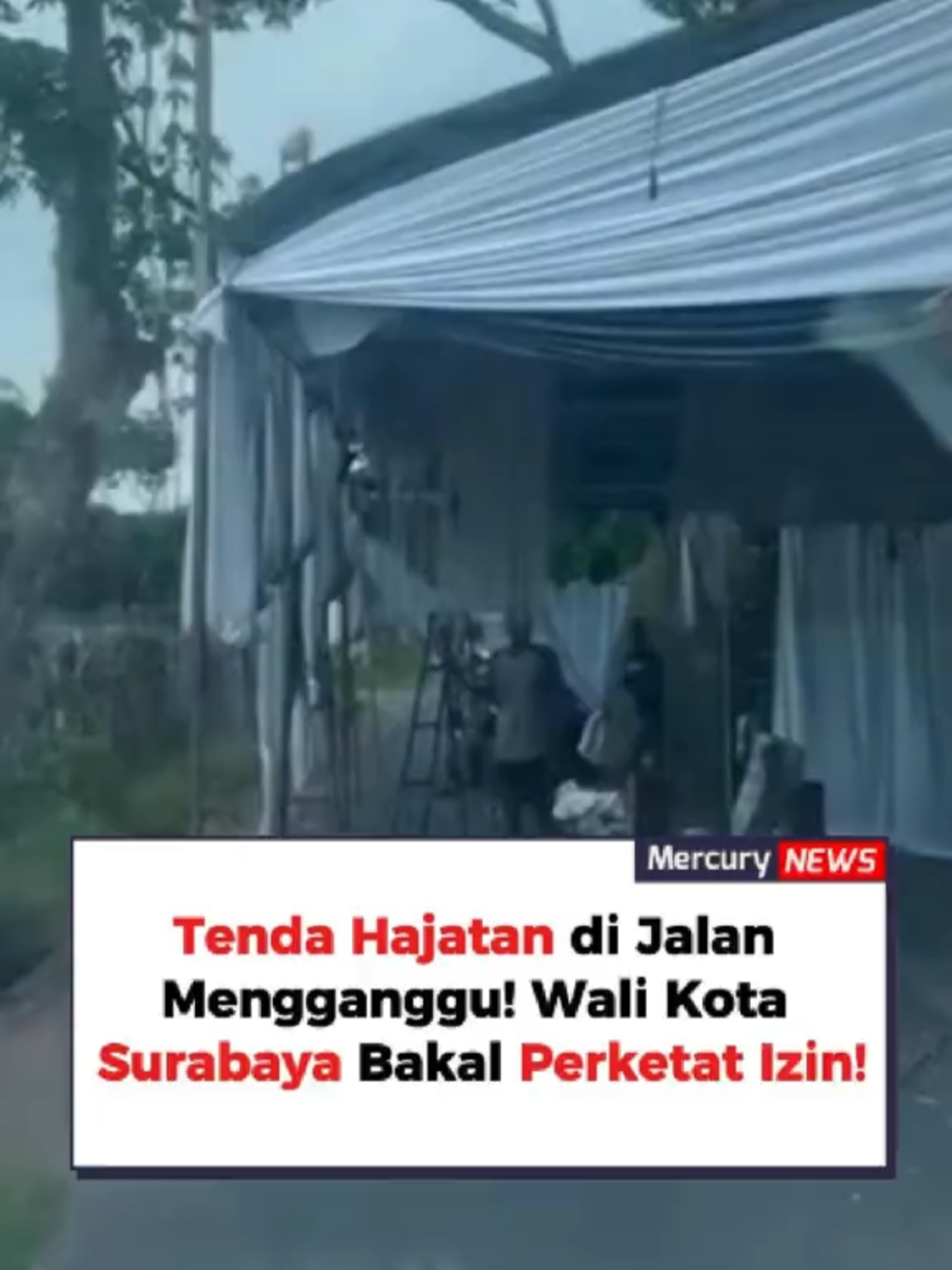 Pemerintah Kota Surabaya kini memperketat aturan penggunaan jalan untuk tenda hajatan. Wali Kota Eri Cahyadi menjelaskan, setiap izin harus disertai batas teknis yang jelas agar tidak mengganggu akses publik, terutama di jalur utama dan darurat. Langkah ini diambil setelah maraknya keluhan warga terkait penutupan jalan untuk acara pribadi. Pemkot juga menyiapkan gedung serbaguna di berbagai wilayah sebagai solusi agar warga bisa tetap menggelar hajatan tanpa memakai jalan umum. Source: Surabaya.go.id #Surabaya #EriCahyadi #TendaHajatan #PemkotSurabaya #HajatanJalan #PenutupanJalan #BeritaSurabaya #BeritaTerkini #MercuryNews