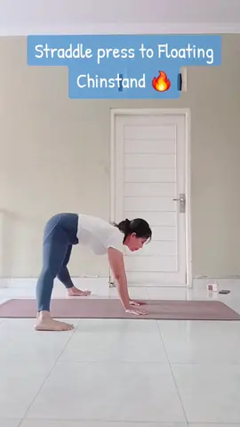 Another entry to floating chinstand... Pose yoga itu buanyak banget utk di eksplor. Seruuu!! #yoga #yogapractice #yogapose 