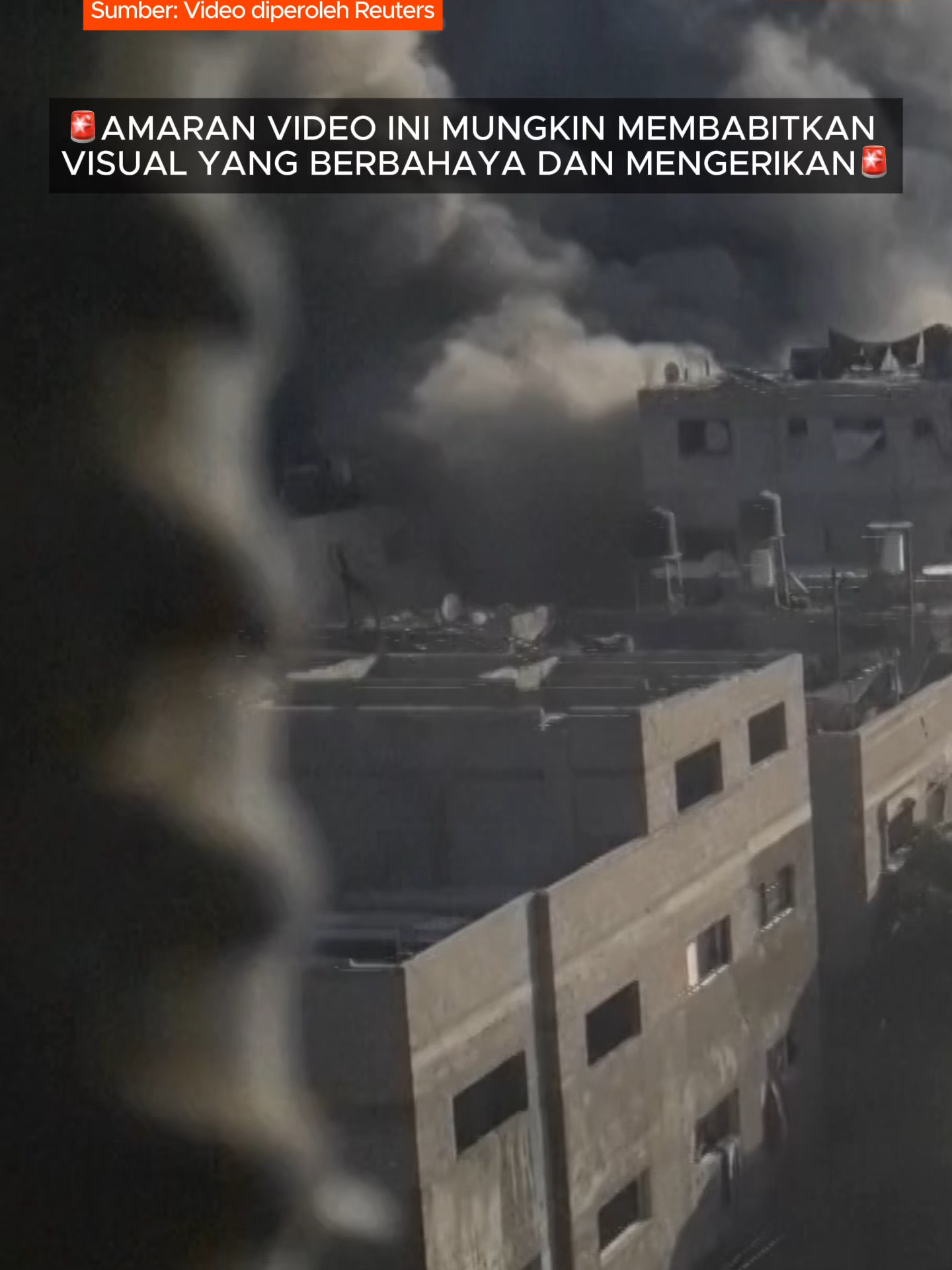 Video menunjukkan serangan udara Israel ke atas kawasan kejiranan di Gaza pada Ahad yang meragut 26 nyawa rakyat Palestin. Israel mendakwa serangan tersebut selepas dua askarnya terbunuh dan kemudiannya memaklumkan gencatan senjata di Gaza disambung semula selepas serangan tersebut. #AWANInews