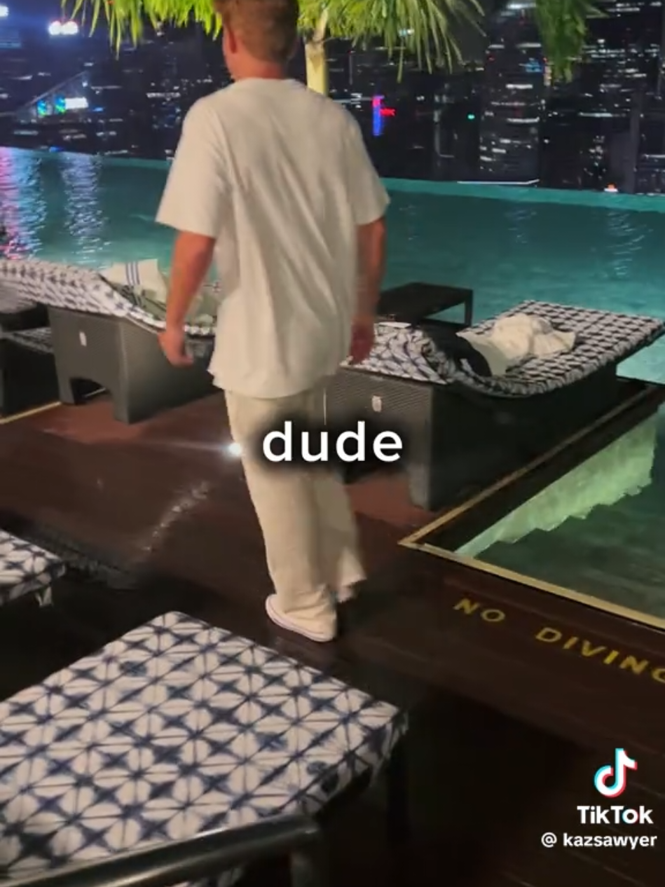 Ang Mo guys sneak into Singapore Marina Bay Sands infinity without PAYING!!🤨🤨 #singapore #viral 
