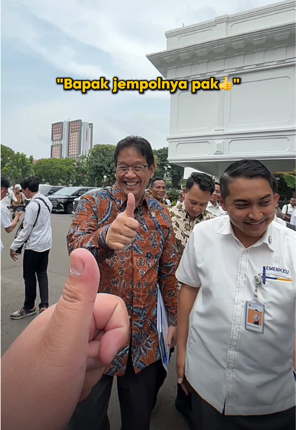 Pokoknya kalo beliau ngebelah sudirman pas jam pulang kerja dengan tot tot wok wok, gue akan rela minggir sampe naek ke trotoar 😭🤝 🔥❤️👍 #purbayasadewa #purbaya #kemenkeu #fyp #viral 