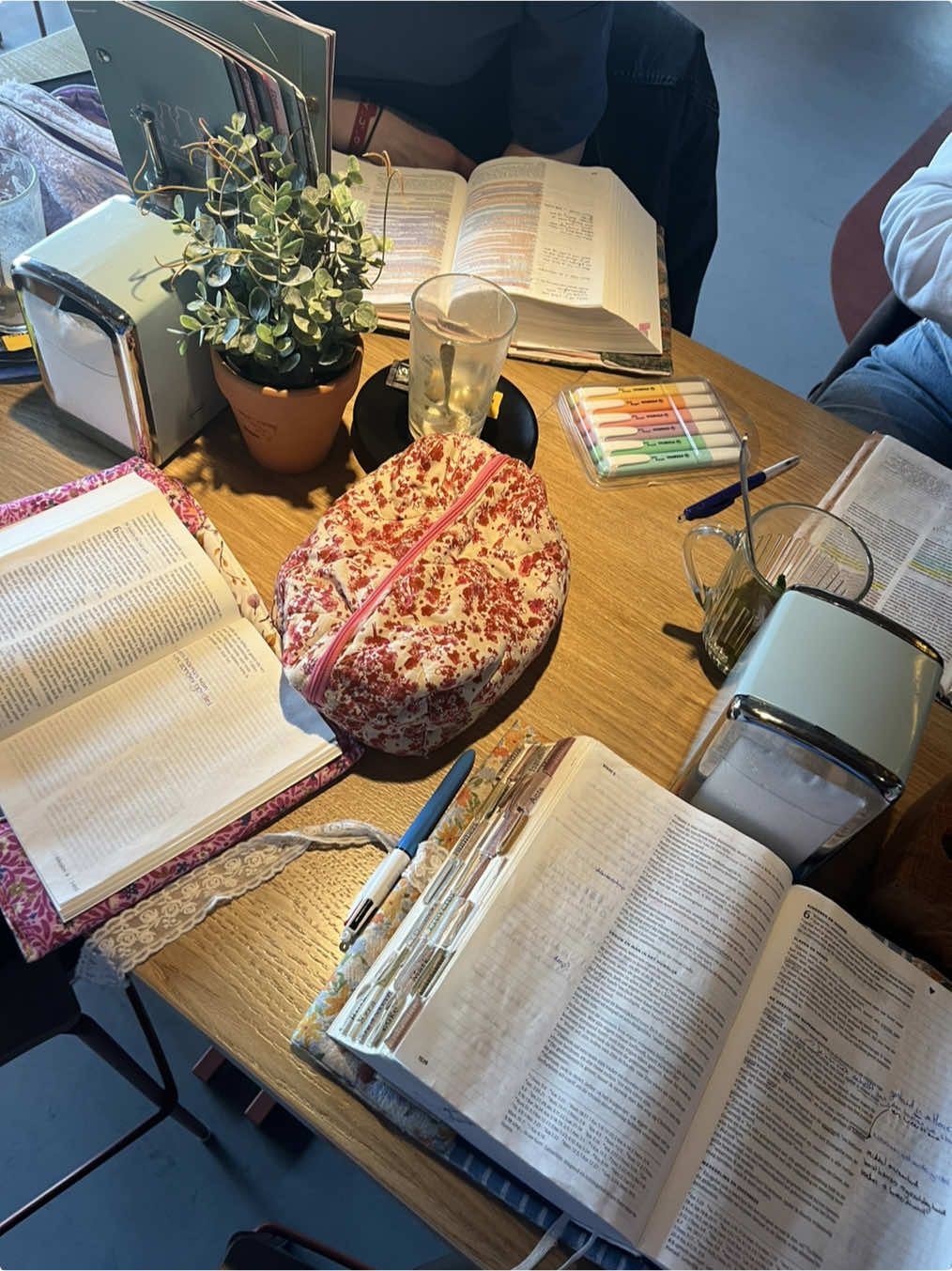 ik voel me zo gezegend dat God op deze manier ook door ons heen wil werken🤍 #sistersinchrist 