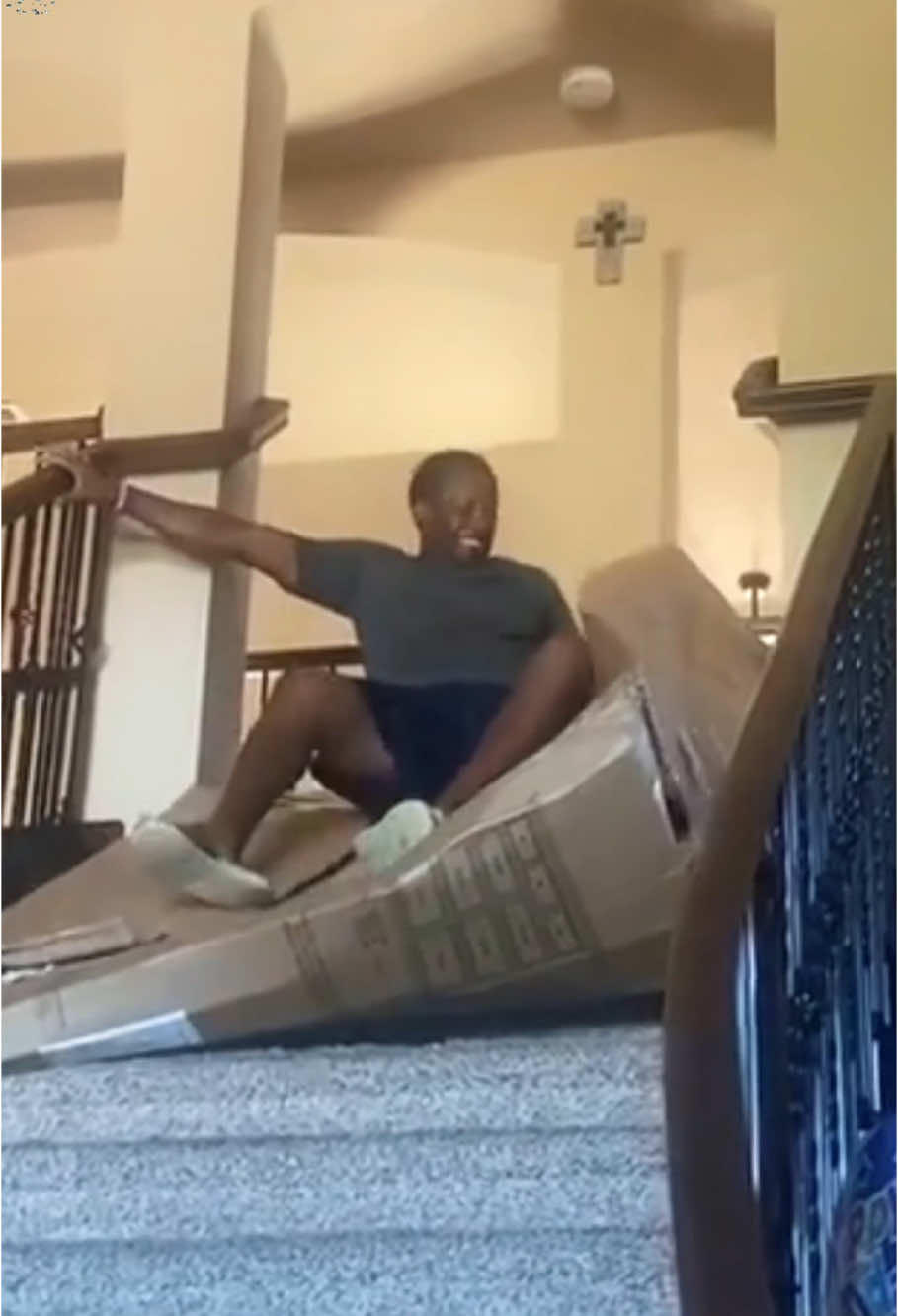 Failure on the stairs🤣 #funny #fail #funnyfail #stairs #fyp 