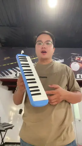 Kèn melodica #kèn #melodica #piano #âmnhạc at 