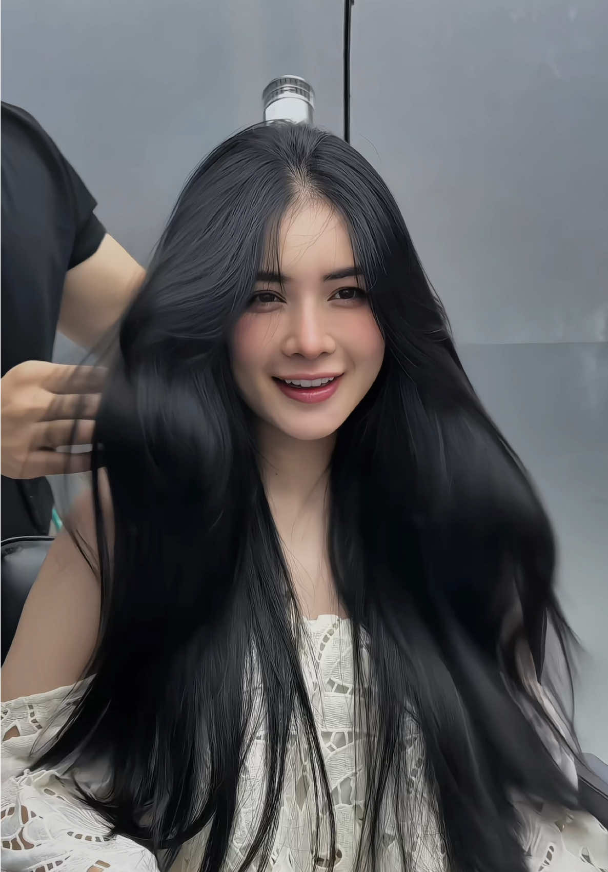 @𝐍𝐆𝐔𝐘𝐄̂̃𝐍 𝐆𝐈𝐀 Đ𝐀̣𝐓  mái bay  tóc bằng  cho chị em   Hợp thả tóc .,, buộc tóc lên cũng xinh nhé#nguyengiadat #xuhuongtiktok #tocdep #nhattamhairsalon 