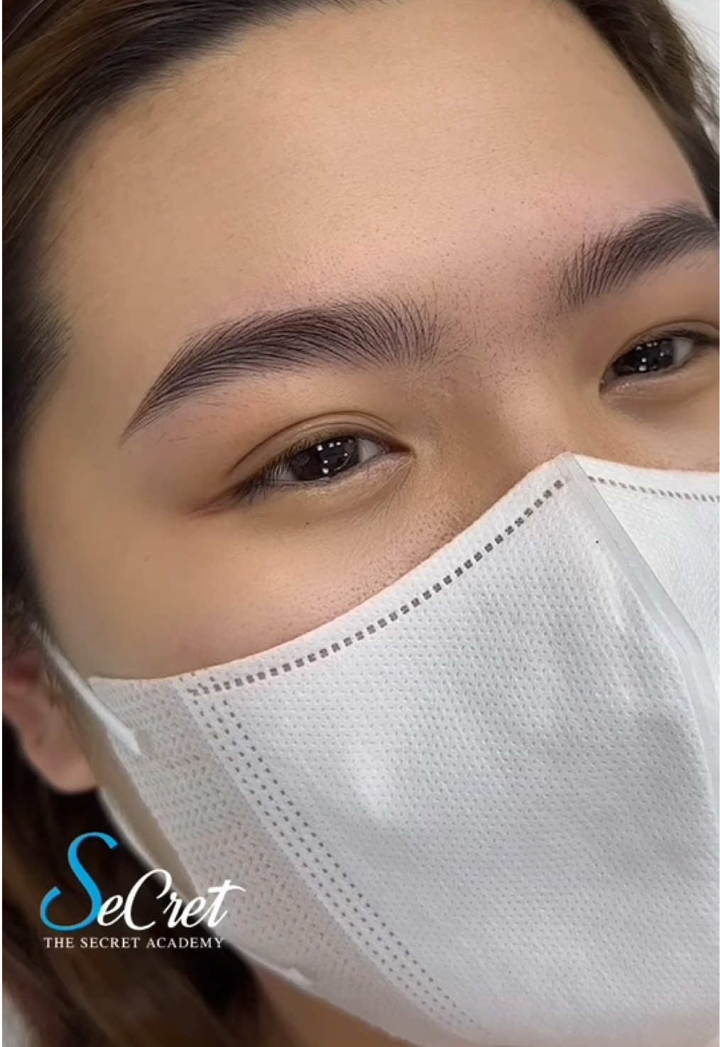 Hair Stroke Technique  “ฝังสีคิ้วด้วย “เครื่อง”  ☘️สีออร์แกนิค(ไม่มีโลหะหนัก)  - ระยะยาวไม่เฟดเป็นสีแดง  - หลังทำโดนน้ำได้  - เหมาะกับผิวทุกประเภท - สร้างขนคิ้วได้ทุกสไตล์  - ตอบโจทย์ลายเส้นธรรมชาติทั้งผู้หญิง /ผู้ชาย  - สีไม่แตกตัวในชั้นผิว  📍ปิ่นเกล้า กรุงเทพ (แยกบางขุนนท์) มี MRT สถานีบางขุนนนท์ออกประตู 4 #อาจารย์นุชsecret #สักคิ้วโหงวเฮ้ง #สักคิ้ว #สักคิ้วแฮร์สโตรก #ฝังสีคิ้ว 