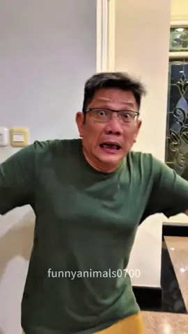 Funny scare#funnyvideos #funny #usa #prank #scare 