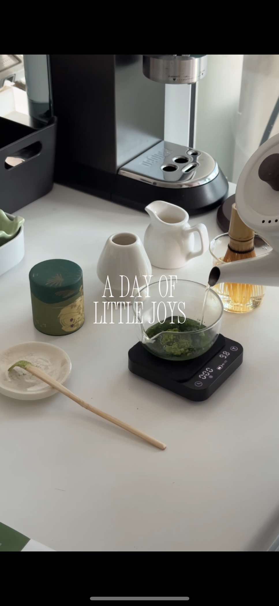 เวลาเหนื่อย ๆ เราก็แค่ต้องการขนมอร่อย ๆ สักหนึ่งอย่าง . . . . #เพื่อนสนิทของคนติดสแน็ค #KhaoShongNutsSelect  #ถั่วเขาช่องซีเล็ค #minivlog #livingalonediaries