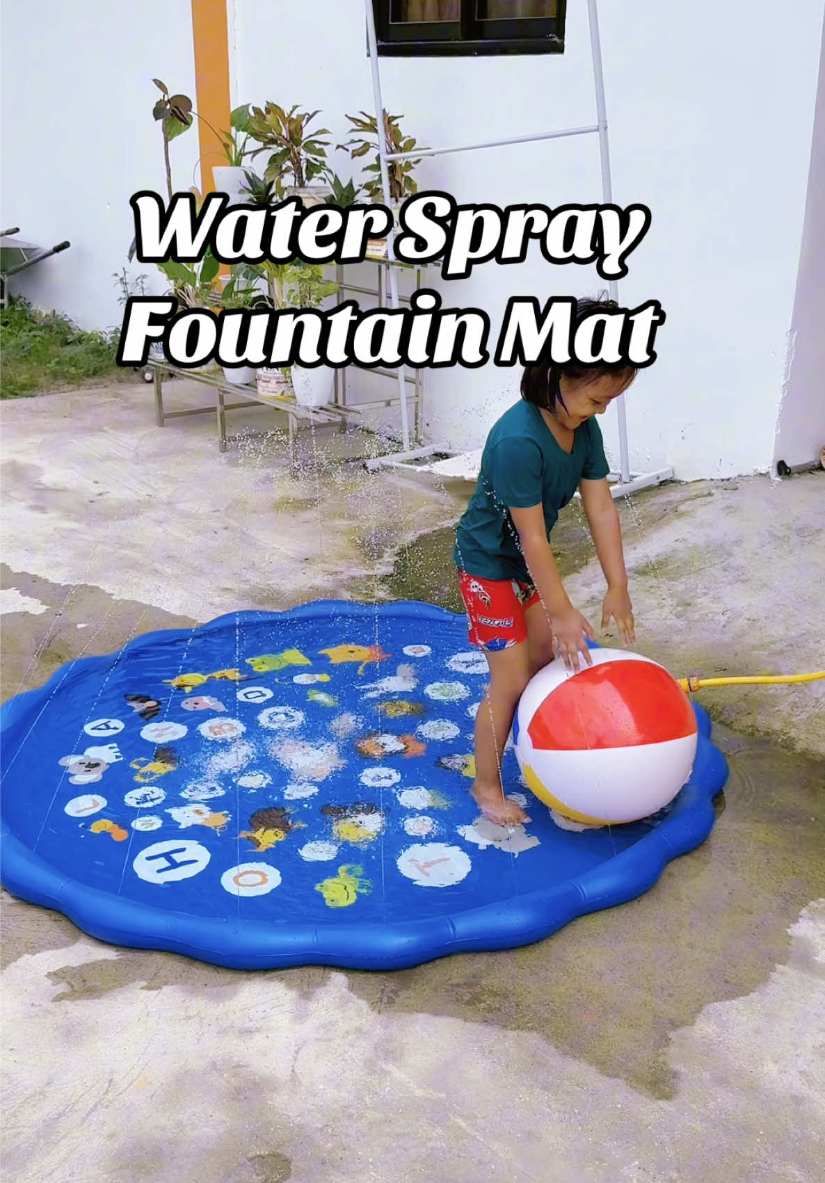 enjoy mga bata dito sa water spray fountain mat #waterfountain #waterspraymat #kidspool 