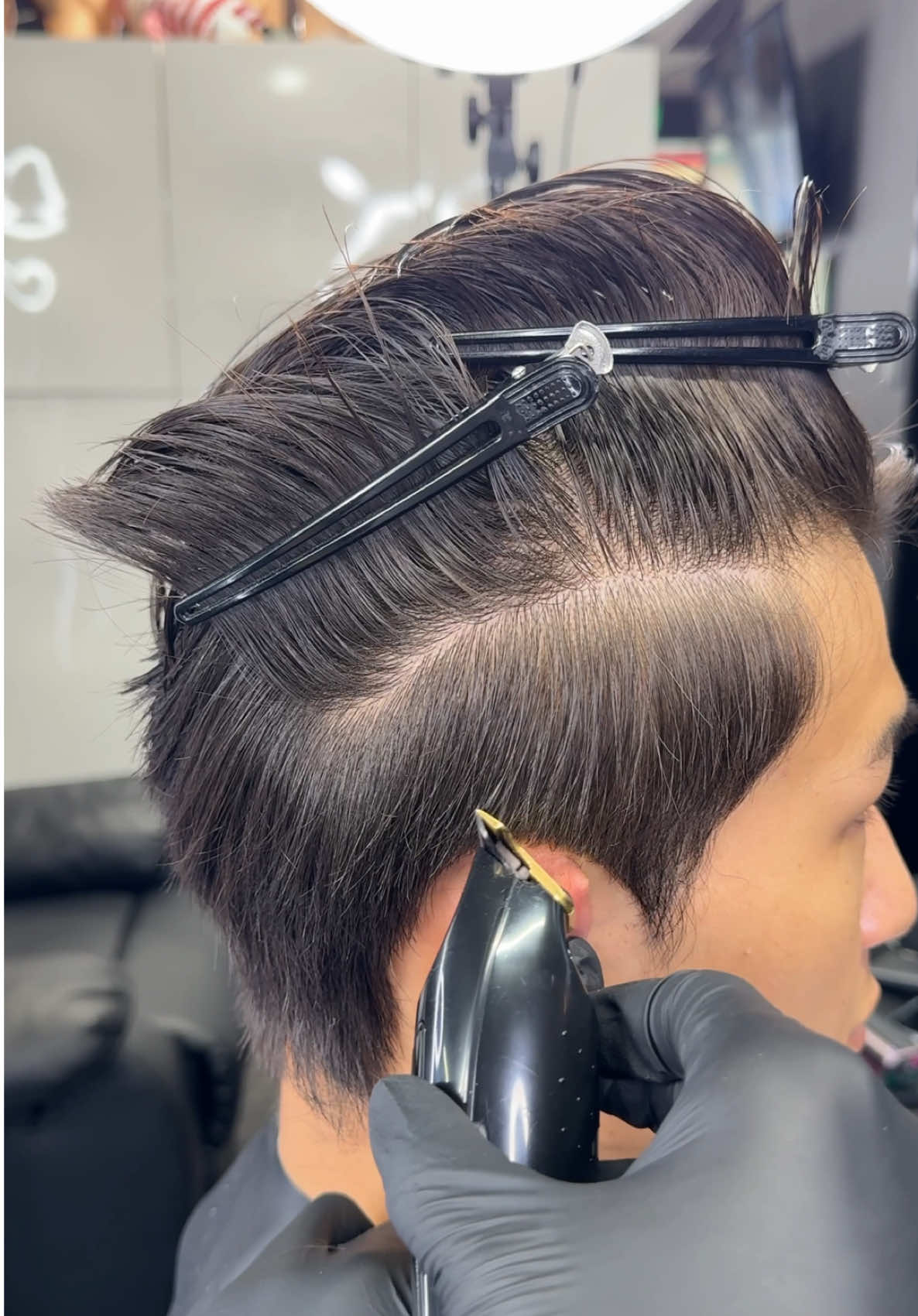 Styled by  @ISSA  【LOBBS】 address 福岡県久留米市六ツ門町21-4 橋本ビル 営業時間 10:30 AM - 21:00 PM #japanbarber #barber #fadecut #barbershop #福岡 