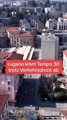 In grossen Deutschschweizer Städten sind die Bewohnerinnen und Bewohner tendenziell für Tempo 30. Ganz anders ist es in Lugano, der Stadt mit der landesweit zweithöchsten Autodichte. Dort hat eine Zweidrittelmehrheit Ende September Nein zur Ausweitung der Tempo-30-Zone gesagt. #lugano #auto #srfnews #news #srf