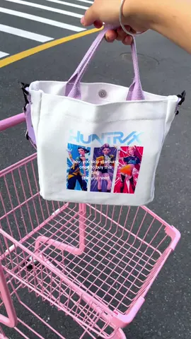 Perfect gift for my daughter 🙌🏻 #kpopdemonhunters #crossbodybag #shoulderbag #kpop #golden