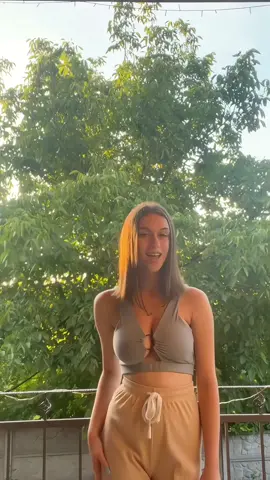 New York street style turned runway moment  Bold lips, bolder attitude. #CityGlam #NYCstyle #MakeupGoals #UrbanChic #FashionInspo #BaddieAlert