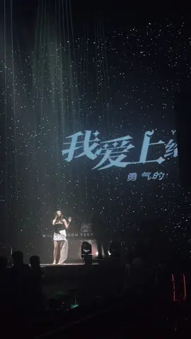 如此黑夜漫长 别辜负自己的快乐 有酒的地方 自然不怕故事长 @𝐖 𝐂𝐋𝐔𝐁｜𝐏𝐡𝐧𝐨𝐦 𝐏𝐞𝐧𝐡