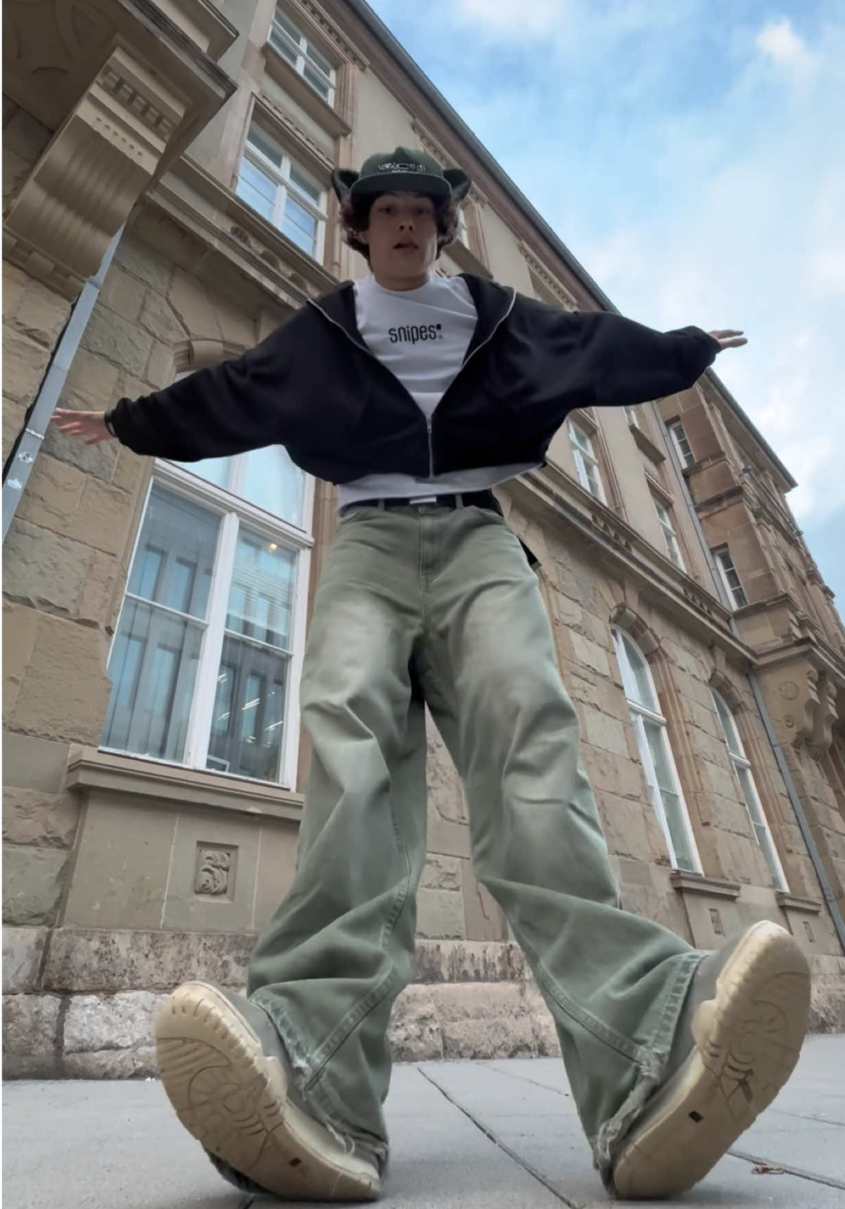 dc by me 🕺  hoodie by @PLAA4444444444444444 #tw1nsf #fypシ゚viral #foryou #foryourpage #fyp 
