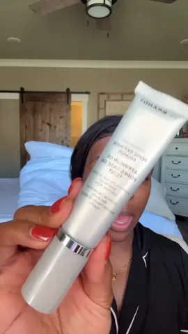 Pores? Where? Smooth. Pore blurred skin! #drbrandtskincare #porecare #poreblurringprimer #primer @Dr. BRANDT Skincare 