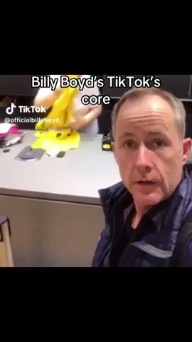 He’s so silly #lordoftherings #lotr #billyboyd #pippin #pippintook 