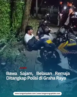 Belasan remaja ditangkap polisi usai kedapatan membawa senjata tajam di Graha Raya, Kota Tangerang Selatan (Tangsel), Minggu, 19 Oktober 2025, dini hari. Para remaja tersebut ditangkap di Pos Polisi Graha Bunga, sekitar pukul 04.22 WIB. Dari tangan mereka, polisi mengamankan berbagai jenis senjata tajam yang diduga akan mereka gunakan untuk menyerang lawan. . . Dapatkan informasi update dan mencerahkan lainnya dengan mengikuti akun TikTok @officialtangerangupdatecom #tangerangupdate #tangerang 
