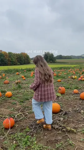 Let people talk about you. The only thing you can control is to not care! 💅🏼💋✨💐 #influencers#microinfluencertips#adviceforyou#advicetok 