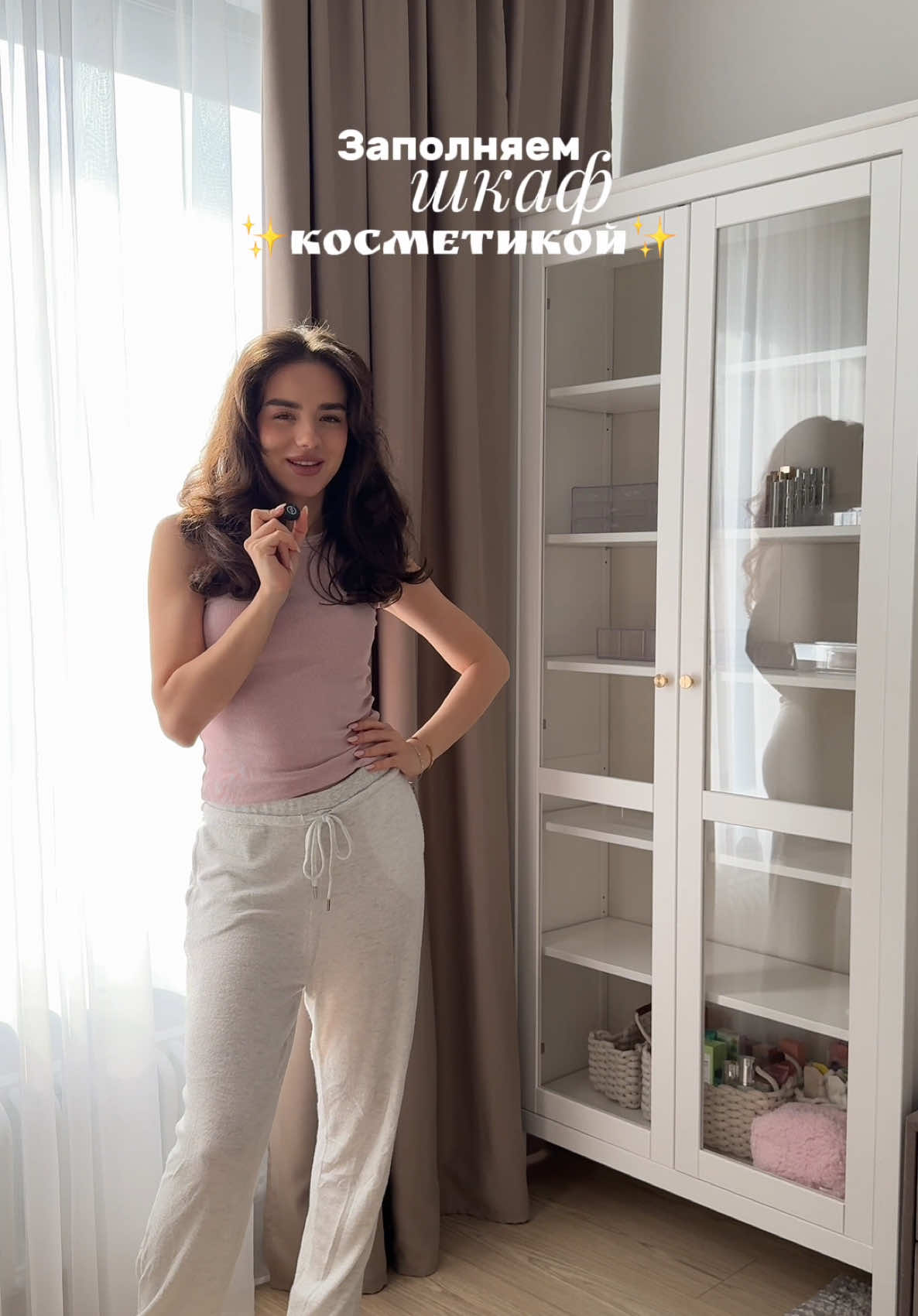 убираюсь в косметике и раскладываю все по полочкам в шкаф💅🏼🫧 артикулы на шкаф и органайзеры в тг: Nina’s stories
