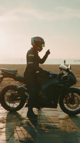 Half the internet is down, just go for a ride 🤷🏽‍♂️🫣 #hondamotorcycles #cbr #internet #amazon #snapchat 