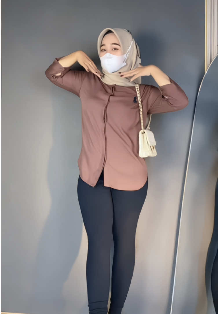 kemeja rayon twill bordir lagi nih sayy, emang secakep itu lohh wajib yaa say🫶🏻 #kemejarayon #kemejawanita #ootdhijab #fyp #rekomendasioutfit 