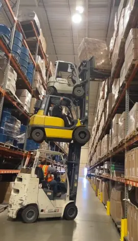Health and safety 👷‍♂️#healthandsafetyatwork #forklift #warehouse #ai 