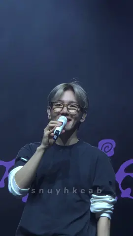 the university heartthrob vibe baekhyun had during no problem soundcheck aahhhh its giving textbook crush ng bayan 😭😭🫠🫠🫠🫠 잘생긴 오빠 변백현 😌😚😚 251018 reverie in manila ☁️ #백현 #BAEKHYUN #ReverieTour #ReverieinManila #ReverieMANILA