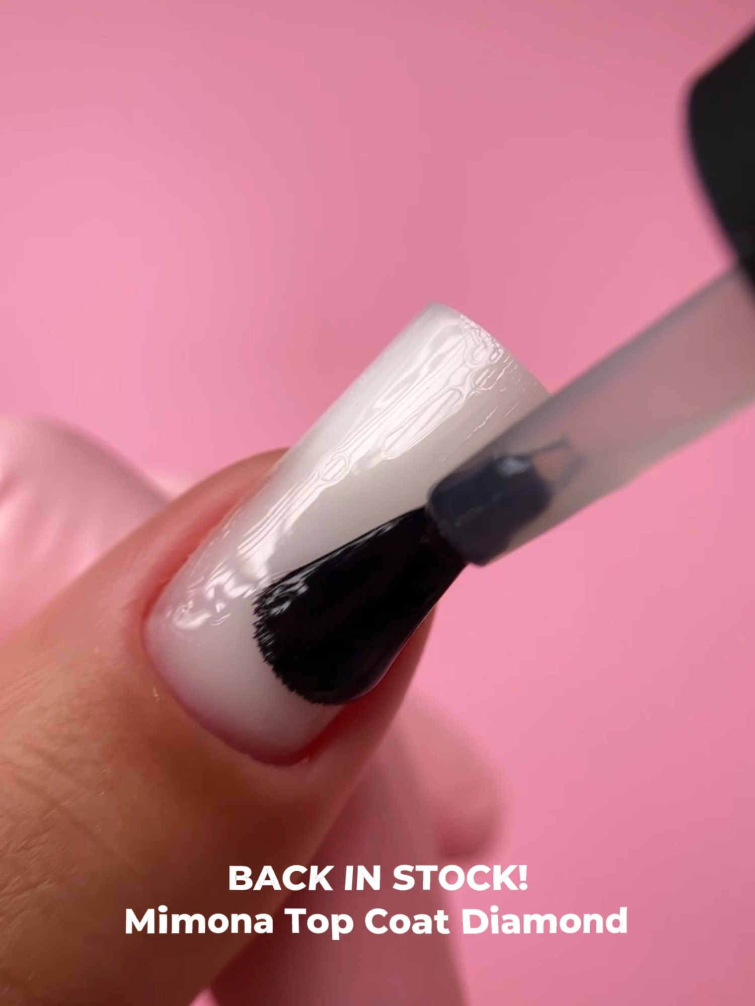 ❤️‍🔥BACK IN STOCK! Mult așteptatul Mimona Top Coat Diamond este din nou disponibil – acum și în varianta TPO & HEMA FREE. 💎 🔹 Efect sticlos, fără strat de dispersie 🔹 Densitate fluidă spre medie – nu curge și se autonivelează impecabil 🔹 Rezistență și luciu intact timp de până la 4 săptămâni 🔹 Potrivit pentru gel, acrygel și ojă semipermanentă 📍 Comandă-l acum de pe mimona. ro și bucură-te din nou de top coat-ul preferat! #backinstock #topcoat #mimonabeauty #nailartist #mimonadiamond