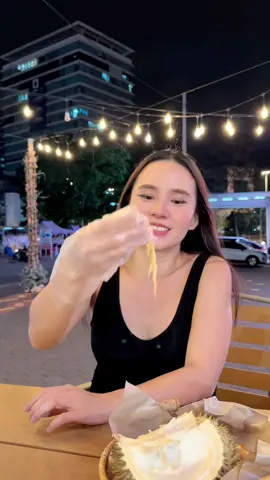 Bila you makan durian 🤭 nikmatnya 😋 sampai tak kenal dunia.  P.S: I had a cardigan wrapped around my waist, that’s why I looked like I was pregnant 🙈