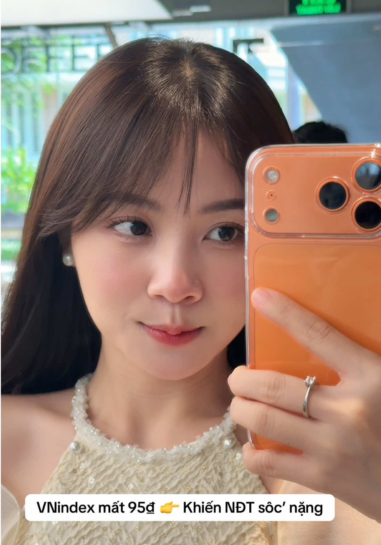 Sau này, không đánh chứng nữa, Linh sẽ đi bán thịt gà. Người ta tới mua hàng, sẽ đều đặn trả lời : Tôi hết lòng rồi, giờ chỉ còn 1 ký ức …!