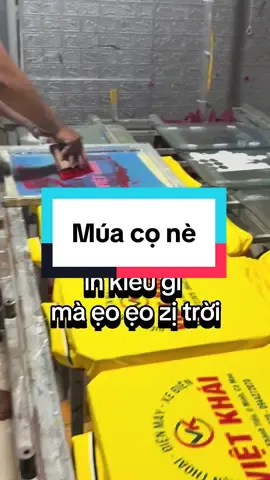 Học viên mới đang học múa cọ 😜