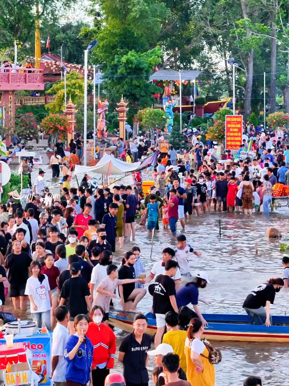 Hàng nghìn người tắm đồng ở chùa núi Nổi #onggiao #nhac #canhdep #xuhuong #thinhhanh 