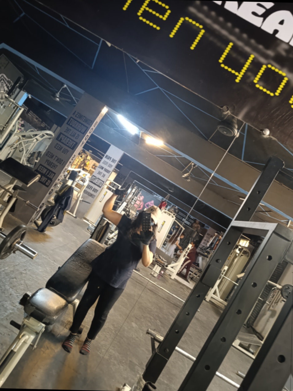 gym vibes 💪🏻  #stayfearless  #stayfocus  #fitnessmodel 