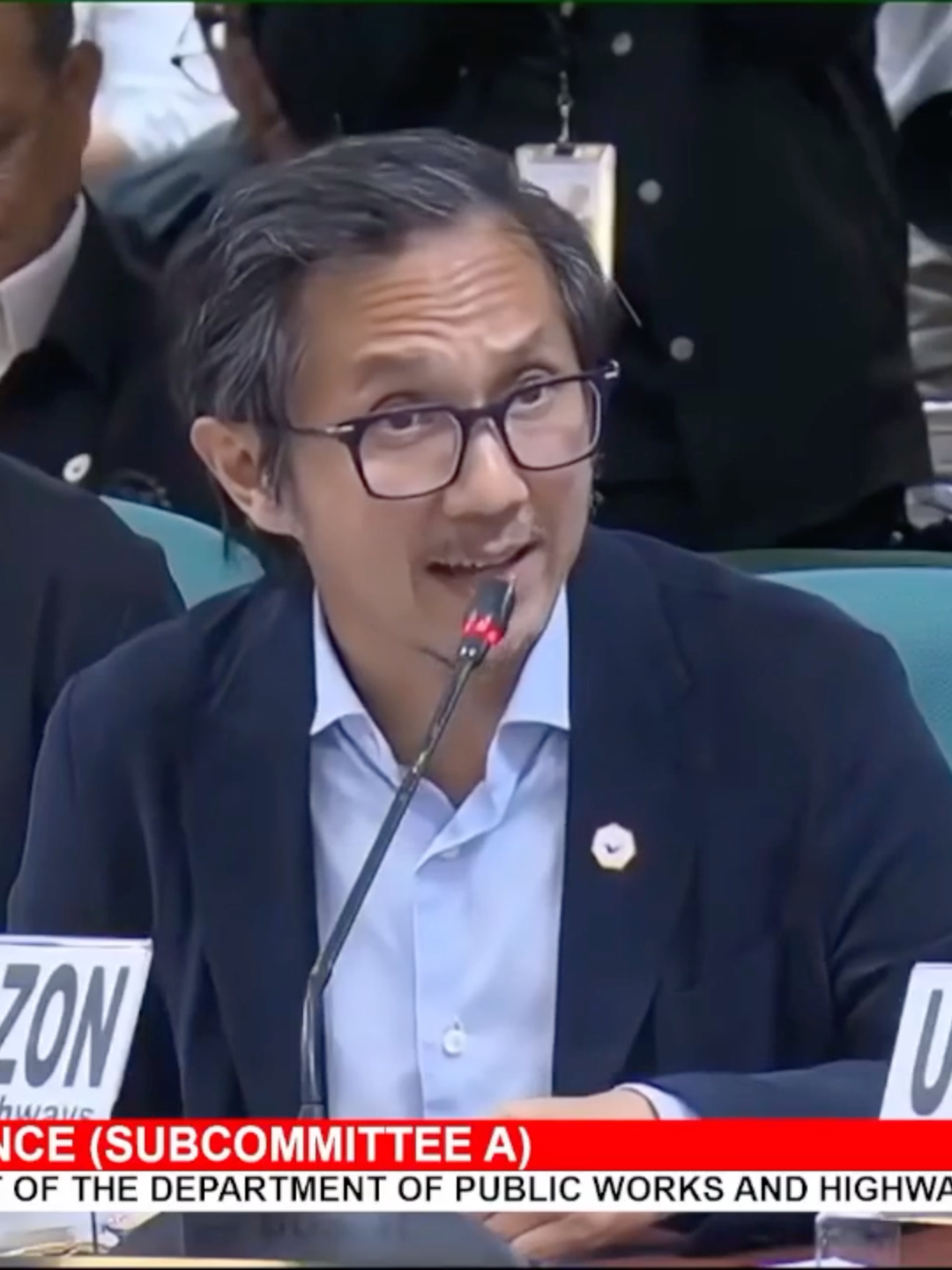 “Mayroon pong listahan ng mga pinaka-problematic na mga tulay. ‘Yan po ay inuuna in order of priority.” ‘Yan ang sagot ni Secretary Vince Dizon nang tanungin ni Senator Bong Go kung ano ang pinaprayoridad nila sa ahensya sa paglalagay ng tulay at iba pang istruktura, sa isinagawang pagdinig ng panukalang 2026 budget ng DPWH. “‘Yung mga hindi pa nare-retrofit nang matagal na. ‘Yun pong kinakailangan nang ayusin based on inspection. ‘Yan po ang inuuna,” dagdag ni Sec. Dizon. #gmanews