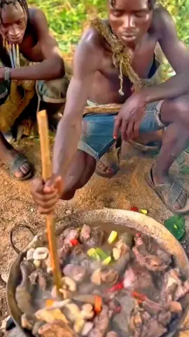 Hadzabe Tribe bushmen family have  quality time together during bbq meal in their simple traditional lifestyle in the nature 🥰 #fblifestyle #foryou #hadzabe #africatribes #fblifestyle 