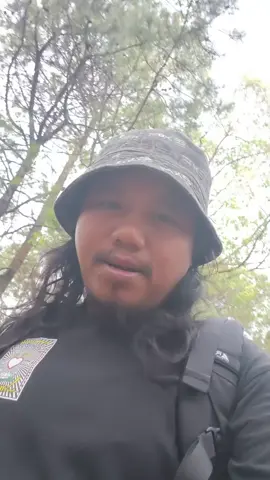 laki laki terbentuk dan dibentuk untuk menjadi mesin tempur yg tidak pernah mundur jika kamu terlahir sbg laki2 kamu adalah pemimpin yg berani mengambil keputusan untuk sebuah perjalanan yg setiap langkah harus faham arah setiap kondisi di jalani penuh kasih.  #katakatamotivasi #saumajayeng #motivation #pecintaalam #katamutiara 